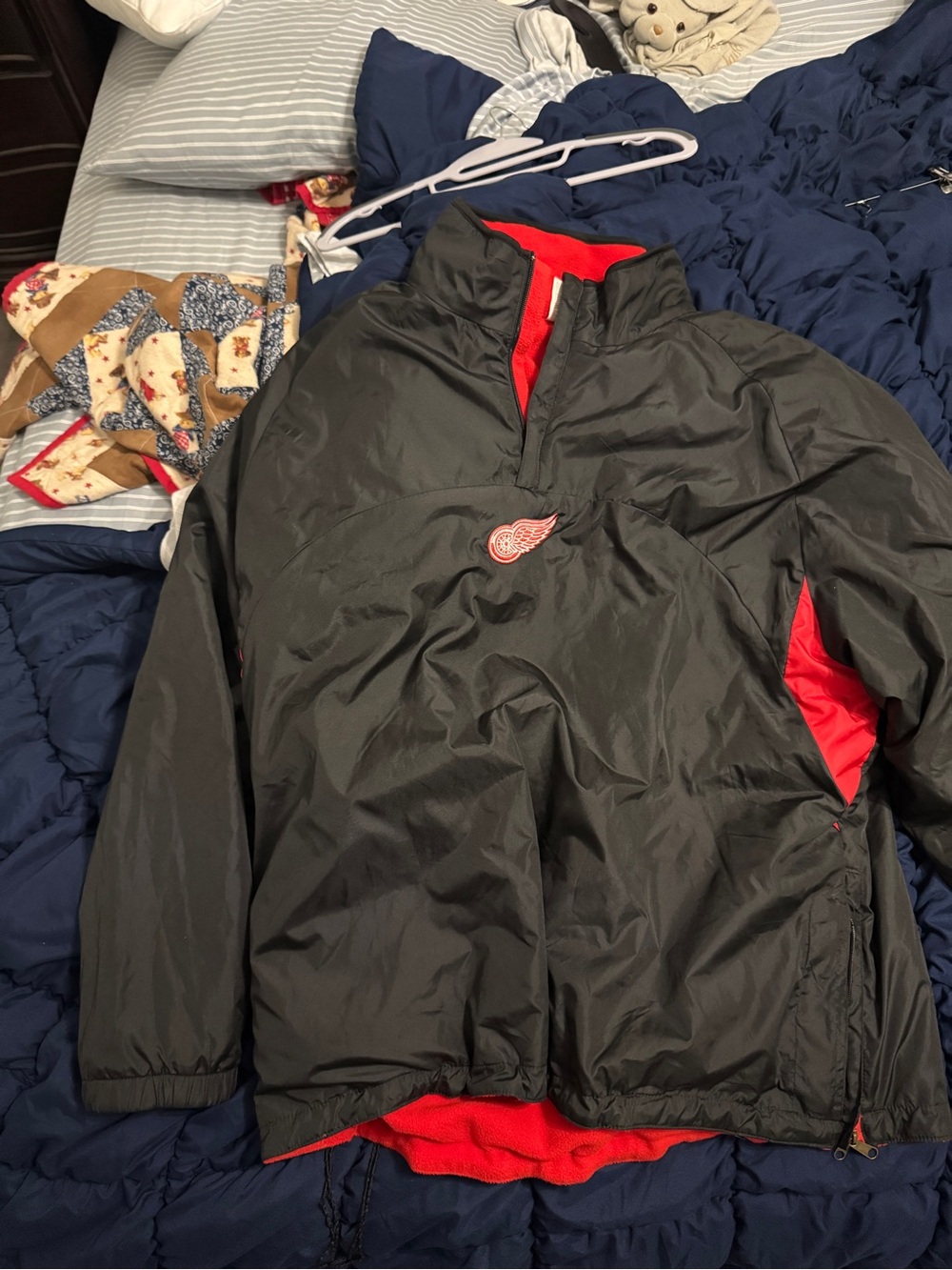 Detroit Red Wings Black & Red Reversible Pullover Jacket